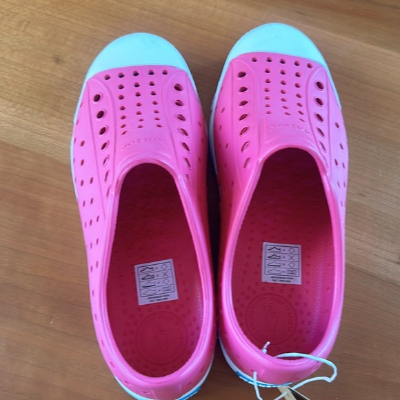 NWT Native Jefferson Hollywood Pink/Shell White US J2 - Picture 4 of 5